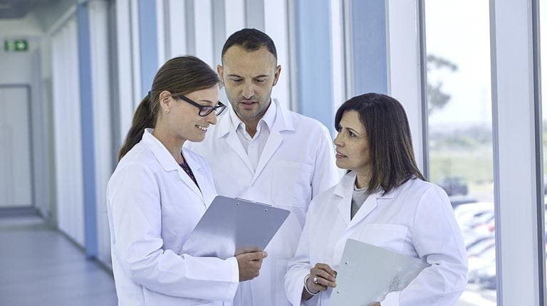 Discussion entre professionnels de santé