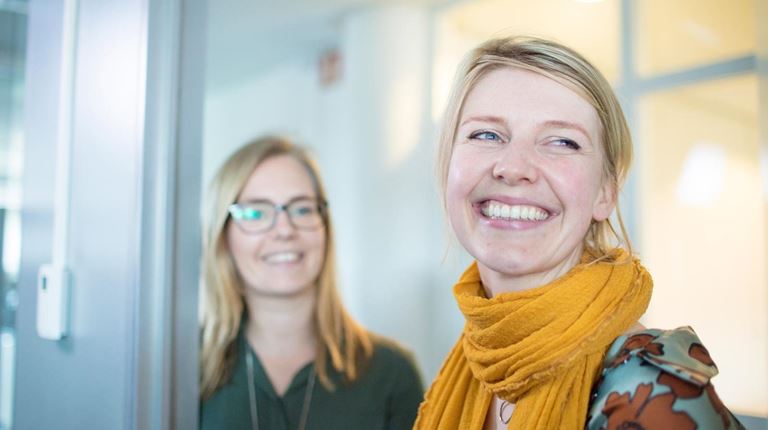 Deux employées féminines